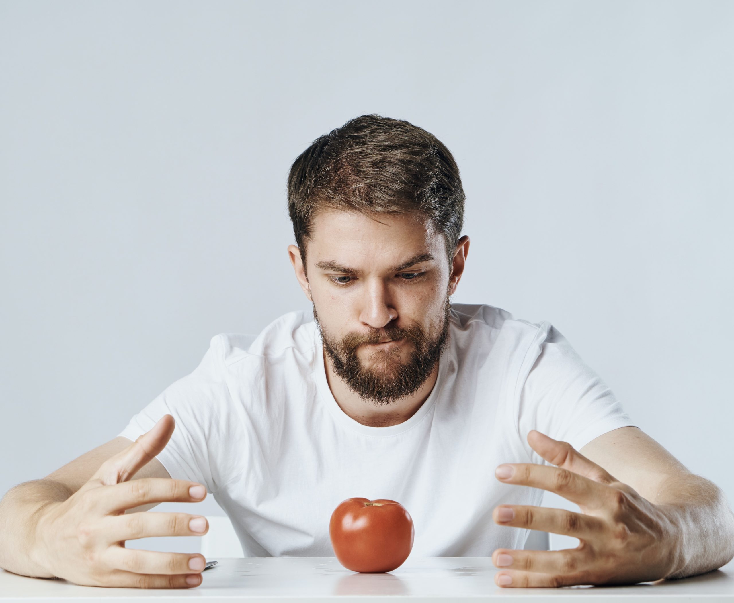 ¿Piensa un tomate? El científico que deja en 'shock' a los vegetarianos: «Las plantas tienen inteligencia»